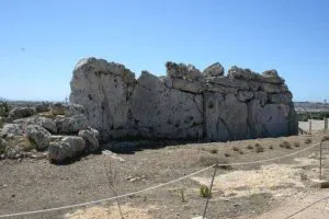Reste der Megalithanlage Ggantija auf der Insel Gozo (Malta): Angeblich gebaut von einer Riesin (Bild: L.A. Fischinger)