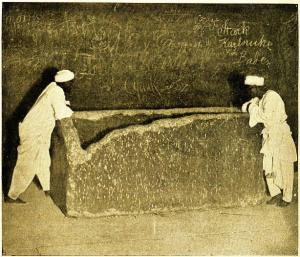 Der Granit-Sarkophag in der großen Pyramide: Lag in diesem ein weiterer Sarkophag, der noch bis ins 12. Jahrhundert in Kairo zu sehen war? (Bild: gemeinfrei)
