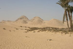 Teilansicht des Pyramiden von Abusir, südlich von Gizeh. Auch hier wurden Steine als Baumaterial geplündert. (Bild: L. A. Fischinger)