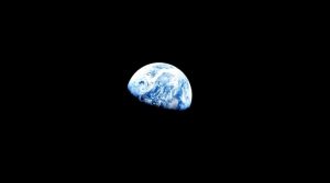 Unsere Erde vom Mond aus gesehene: "In unserer Milchstraße sind wir wahrscheinlich die Einzigen", so der Ex-Astronaut und Wissenschaftler Ulrich Walter im Interview (Bild: NASA)