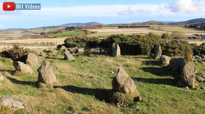 Panne in der Archäologie: Ein angeblich 3.000 Jahre alter Steinkreis in Schottland ist nur rund 25 Jahren alt (Bild: Twitter/Aberdeenshire)