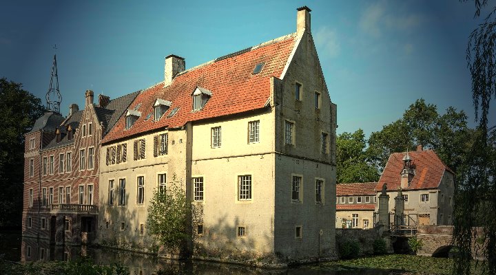 Paranormales im Münsterland: Der WDR begleitet Geisterjäger im Wasserschloss Senden (Bild: Schloss-Senden.de)