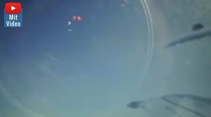 Spektakuläres Video? Ein UFO umkreist ein Flugzeug - die Hintergründe und offene Fragen, die bleiben (Bild: Screenshot/YouTube)