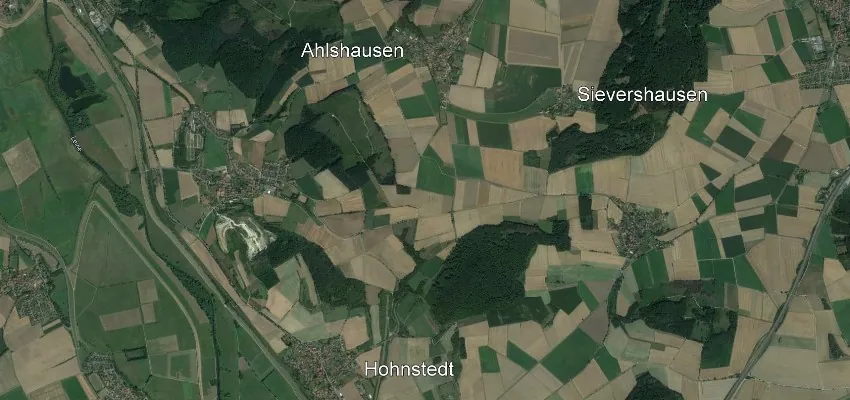Ort des angeblichen Geschehens: "...auf dem Wege zwischen Ahlshausen und Sievershausen, da wo derselbe eine Biegung macht..." (Bild: Google Earth)