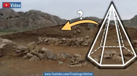 Video: Einzigartige "Pyramide" in Kasachstan entdeckt: sie ist sechseckig! (Bild: L. Liudmila / Montage: Fischinger)