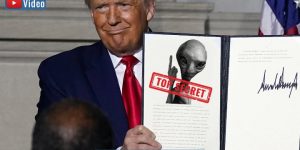 Donald Trump: "sehr viele interessante UFO-Dokumente gefunden" - und diese werden "sehr, sehr bald" veröffentlicht werden! (Bilder: gemeinfrei & PixaBay /Montage: Fischinger)
