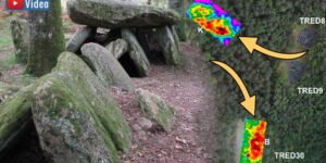 Bis heute nicht geöffnet: 6000 Jahre alte Figuren in Steinzeitgräbern in Frankreich? (Bilder: Ph. Gouézin / Google Earth / Montage: Fischinger)